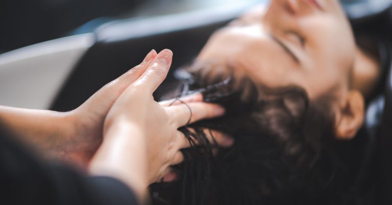 Kiválaszthatjuk a stílusunkhoz leginkább illő fodrászt, akiknek segítségével tökéletes frizurát varázsolhatunk magunknak